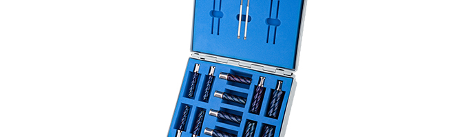 Karnasch Set PROFI, Blue-Drill Line55 PRO/Blue-Drill Line-Rail55 PRO 12 PM poederstaal+DURABLUE-gecoate kernboor: snijlengte 55mm, weldonopname 19mm, van elk 3 Stk Ø 14, 18, 20, 26mm, 2 uitwerpstiften 6,34x102mm Art: 201948