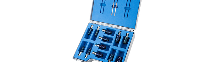 Karnasch Set PROFI PLUS, Blue-Drill Line30 12 HSS-XE+DURABLUE-gecoate kernboor: snijlengte 30mm, Nitto/Uni-opname 19mm, van elk 2 Stk Ø 14, 16, 18, 20, 22, 26mm, 2 uitwerpstiften 6,34x77mm Art: 201960